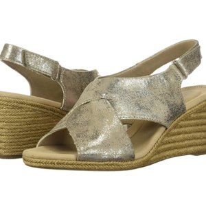 CLARKS 🤎 Chic! Distressed Metallic Leather Comfort Wedge Espadrille Sandals